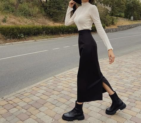 Midi Skirt And Chelsea Boots, Straight Cut Midi Skirt, Shoes To Wear With Slip Dress, Black Silk Skirt Outfit Fall, Outfits Aesthetic Long Skirt, Black Modest Outfits, Skirt With Black Leggings, Maxi Skirt Work Outfit, Long Skirt Outfits Winter