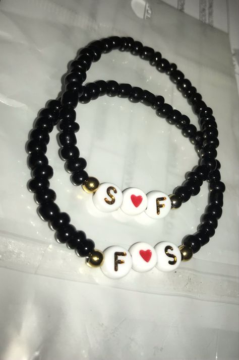 Gf And Bf Bracelets, Clay Bead Bracelet Ideas For Couples, Couple Clay Bead Bracelet Ideas, Matching Couple Bracelets Beads, Matching Couples Bracelets, Bestie Bracelets, Beads Business, Matching Stuff, Matching Couple Bracelets