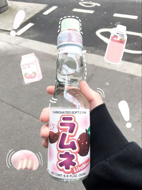 Japanese Drinks, Carbonated Soft Drinks, Aesthetic Drinks, Asian Snacks, Fotografi Vintage, Cute Snacks, Kpop Anime, Pretty Drinks, Japanese Snacks