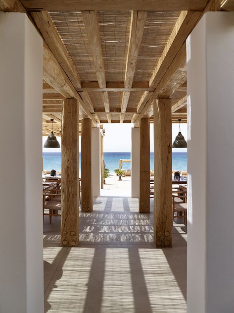 Branco Hotel on Mykonos island, A mix of luxury and local traditions Walled Courtyard, Mykonos Island, Archi Design, Luxury Pool, Luxury Retreats, Stunning Interiors, Greek Island, Beach Hotels, Pool Designs