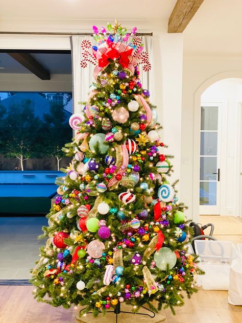 Multicolor Light Christmas Tree Ideas, Bright Color Christmas Decor, Multi Colored Christmas Tree, Multicolored Christmas Tree, Colorful Christmas Tree Decor, Multicolor Christmas Tree, Colourful Christmas Tree, Merry And Bright Christmas Tree, Bright Christmas Tree