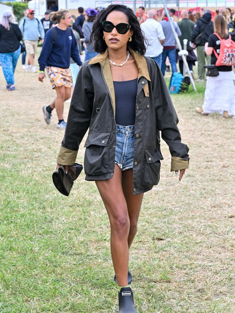 Glastonbury Outfits 2024, Rainy Festival Outfit, Glastonbury Outfits, Glastonbury Festival Fashion, Best Celebrity Outfits, Festival Wellies, 2025 Outfits, Ankle Wellies, Maya Jama