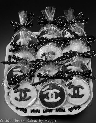 Chanel Birthday Party Decoration, Chanel Cookies, Chanel Inspired Party, Chanel Bridal Shower, Coco Chanel Party, Chanel Birthday Party, Chanel Cake, Chanel Birthday, Chanel Decor