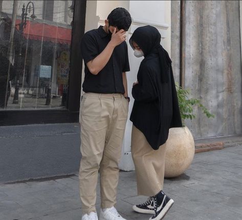 Fotbar Ayang, Cream Hijab, Couple Foto, Outfit Cowo, Couple Ootd, Ootd Couple, Dream Relationship, Fashion Hijab, Black Khakis