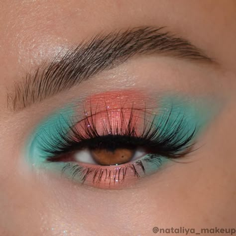 Vivid Eyeshadow Looks, Make Up Ideas Colorful, Makeup Looks Creative Easy, Fun Eyeshadow Looks Colorful, Cute Makeup Looks Colorful, Fun Makeup Ideas Colorful, Color Makeup Looks, Cool Eyeshadow Looks, Simple Colorful Eye Makeup