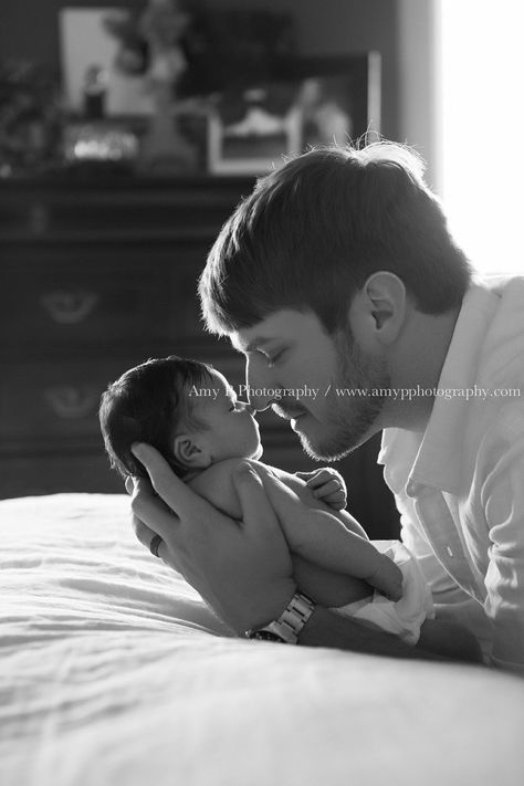 Parents Photography, Photo Bb, Newborn Family Pictures, Hospital Photos Newborn, Newborn Photography Boy, Baby Pictures Newborn, Newborn Family Photos, Newborn Photography Poses, Father And Baby