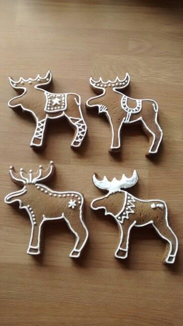 Hurray for gingerbread moose! Moose Cookies, Cute Moose, Cookies For Christmas, Christmas Cookie Box, Gingerbread Cookies Decorated, Honey Cookies, Gingerbread Christmas Decor, Vegan Christmas, Xmas Cookies