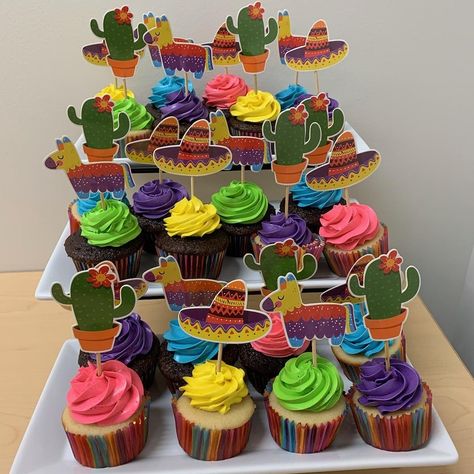 Baby Shower cupcakes Fiesta Cupcakes Ideas Mexican, Mexican Party Cupcakes, Fiesta Birthday Cupcakes, Mexican Theme Cupcakes, Cupcakes Mexicanos, Baby Shower Mexicano, Mexican Cupcakes, Fiesta Wedding Shower, Wedding Shower Cupcakes