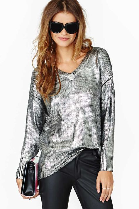 Elan Metal Coated Sweater - NastyGal.com (I want this sweater!!!) Silver Sweater Outfit, Slouchy Sweater Outfits, Silver Sweater, Boho Chic Clothing, Metallic Sweater, Slouchy Sweater, Metal Clothing, Contemporary Clothing, Day Fashion