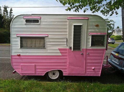 Cute pink retro camper (photo 1 of 2) | Flickr  #camper #trailer #caravan #pink #white #retro #vintage #shabby #glamping Pink Camper, Camper Vintage, Shasta Trailer, Camper Art, Chuck Box, Vintage Camper Remodel, Tiny Trailers, Tiny Camper, Retro Caravan