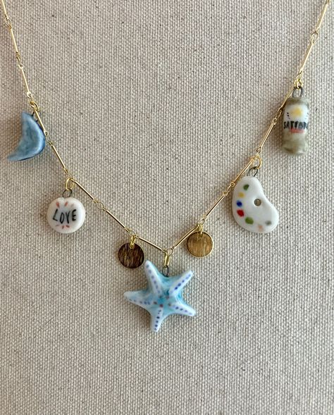 Porcelain Necklace Ceramics, Clay Art Necklace, Cute Clay Pendants, Air Dry Clay Necklace Pendants, Clay Charms Necklaces, How To Make Clay Charms, Clay Charms Ideas, Clay Necklace Charms, Clay Necklace Diy