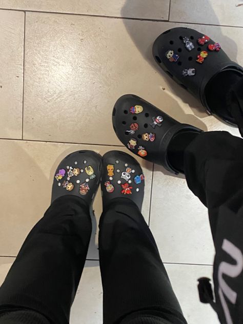 Crocs For Boyfriend, Matching Couples Crocs, Matching Crocs For Couples, Couple Crocs, Gf Doing Bf Skincare, Matching Crocs With Bf, Matching Crocs, Black Crocs Outfit, Couple Shoes Matching