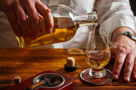 You're Probably Serving Your Whiskey Wrong—Here's the Glassware Master Blenders Recommend Whiskey Cups, Twins Gift, Whisky Bar, Whiskey Tasting, Whisky Tasting, Good Whiskey, Whiskey Bar, Whisky Glass, Whiskey Glass