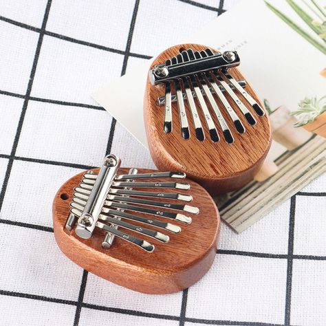 Acabo de encontrar este increíble artículo en AliExpress. ¡Échale un vistazo! C$2.24 20％ dto. | Instrumento musical Kalimba de 8 teclas, Mini teclado musical, piano de pulgar, acrílico, lindo, pequeño, regalo para niños, deportes Mini Kalimba, Musical Keyboard, Thumb Piano, Musical Gift, Coat Rack Wall, Musical Toys, Wooden Gifts, Gifts For Adults, Thanksgiving Gifts