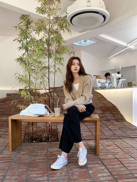 Korean Outfit Street Styles, Korean Casual Outfits, Korean Girl Fashion, House Doctor, 가을 패션, Korean Street Fashion, Korean Outfits, Looks Style, Casual Style Outfits