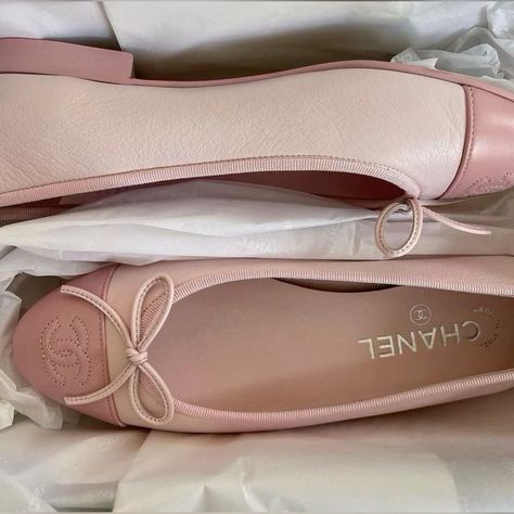 Pink Ballet Flats, Pink Aura, Pink Chanel, Pink Girly Things, Blair Waldorf, Everything Pink, Vintage Vogue, Pretty Shoes, Dream Shoes