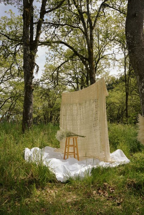 Outdoor Sheets Photoshoot, Fabric Backdrop Outdoor Photoshoot, Outdoor Photoshoot Setup Ideas, Field Backdrop Photoshoot, Fabric Backdrop Photoshoot Outside, Outdoor Boho Photoshoot Set Up, Sheet In Tree Photoshoot, Wooden Chair Photoshoot, Photo Minimalism Inspiration