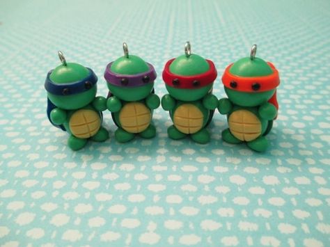 Tmnt Gift Ideas, Tmnt Jewelry, Tmnt Crafts, Chibi Ninja, Clay Keychain, Clay Magnets, Polymer Clay Figures, Polymer Clay Sculptures, Cute Polymer Clay