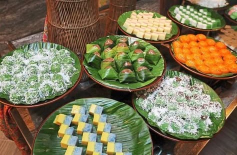 Filipino Themed Party, Ramadan Buffet, Filipino Party, Filipiniana Wedding Theme, Wedding Buffet Food, Buffet Set Up, Filipiniana Wedding, Wedding Snacks, Filipino Wedding