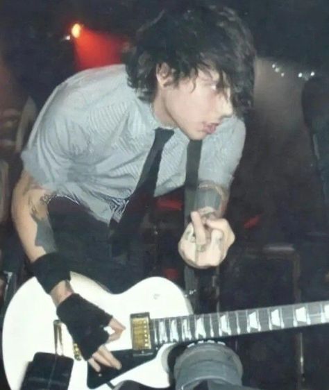 frank iero<3 Frank Iero, Black Hair, A Man, Guitar, On Twitter, Twitter, Hair, Black