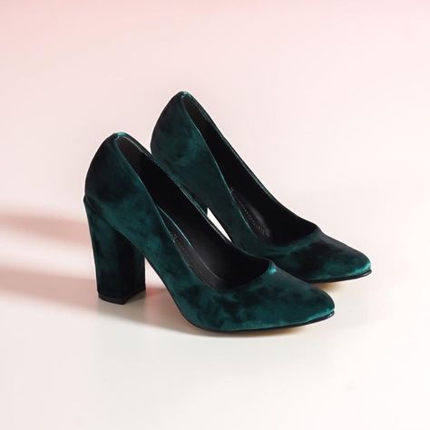 Handmade Bridal & Wedding Women's Shoes ,Classic velvet Heeled Shoes , Vegan Gift for Wife ,Gift for her by Savageshoes on Etsy Green Velvet Shoes, Shoes Classic, Velvet Heels, Vegan Gifts, Green Wedding Shoes, Wife Gift, Gift For Wife, Bridal Wedding, Womens Heels