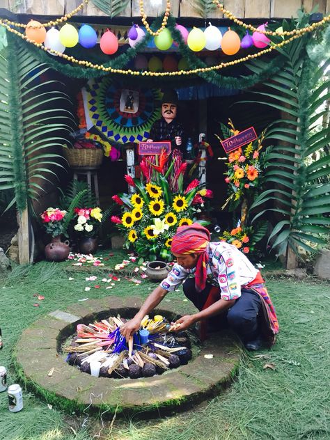 Dia de San Simon/Maximon October 28... Shaman fire ceremony in Antigua, Guatemala in his honor Fire Ceremony, San Simon, Folk Magic, Spirit World, Spiritual Leader, Mexican Culture, Caribbean Sea, Folk Tales, Pacific Ocean