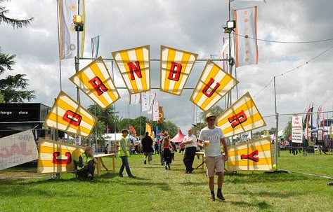 College Festival Decoration, Vw Buzz, Event Entrance, Entrance Gates Design, Wood Backdrop, Boutique Interior, Beer Festival, Visual Display, Festival Design