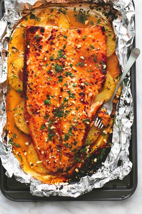 Pineapple Baked, Pineapple Salmon, Recipes Pineapple, Salad Kale, Salmon In Foil, Garlic Butter Salmon, Butter Salmon, Sweet And Spicy Sauce, Baked Salmon Recipes