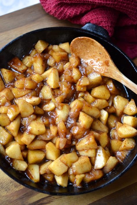 Skillet Apple Crisp, Paleo Apple Pie, Cinnamon Sauce, Apple Crisp Recipe Healthy, Scd Diet, Cooking Recipes For Dinner, Canned Apple Pie Filling, Apple Crisp Easy, Easy Skillet