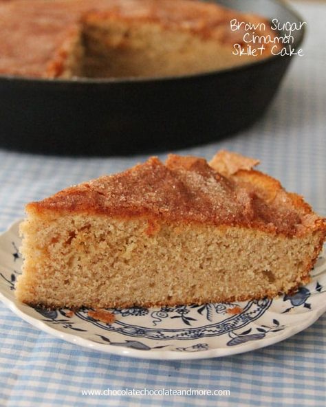 Brown Sugar Cinnamon Skillet Cake-don't let looks deceive you, this is a moist, full of cinnamon flavor cake, perfect for dessert or breakfast! Fall Dessert Ideas, Skillet Cake, Fig Cake, Skillet Recipes, Skillet Cooking, Simple Cake, Sugar Cake, Cinnamon Flavor, Chocolate Chocolate