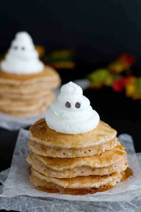 Ghost Pancakes, Breakfast Halloween, Halloween Pancakes, Halloween Dinner Ideas, Halloween Morning, Flavored Pancakes, Halloween Breakfast, Pumpkin Cheesecake Bars, Pancake Breakfast