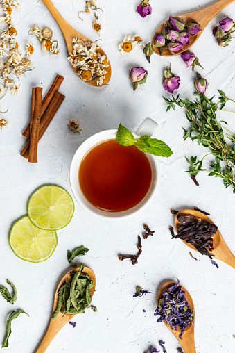 Herbal Tea Photography, Herbal Tea Recipes Homemade, Herbal Tea Garden, Herbal Tea Benefits, Herbal Teas Recipes, Herbal Drinks, Rooibos Tea, Natural Teas, Tea Benefits