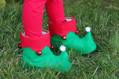 Diy Elf Shoes Diy Elf Shoes, Christmas Elf Costume Diy, Diy Elf Costume, Diy Elf, Elf Boots, Christmas Elf Costume, Elf Yourself, Elf Shoes, Pointy Shoes