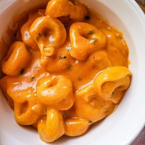 Tomato Soup With Tortellini, Recipe For Tomato Soup, Soup With Tortellini, Campbell's Tomato Soup, Cheese Tortellini Soup, Creamy Tomato Soup Recipe, Easy Tomato Soup Recipe, Tomato Bisque Soup, Bisque Soup Recipes