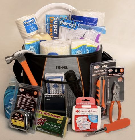 The Moving Day Survival Kit® puts the basic essentials needed on moving day into the hands of new movers when they need them the most! Moving Survival Kit, Moving Gift Basket, Home Survival Kit, Survival Kit Ideas, Home Survival, Moving Kit, Prepper Food, Apartment Marketing, Babymoon Photos