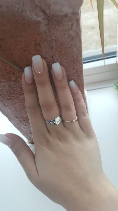 Natural To White Ombre Nails, Square White Ombre Nails, Ombre Nails Clear To White, Acrylic Shellac Nails, Ombre Nails Tan And White, Milky White Ombré Nails, Light Ombré Nails, Beige And White Ombre Nails, White Ambra Acrylic Nails