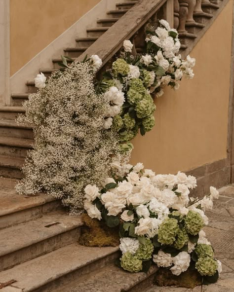 Elegant and timeless🤍 Photos: @erinleydon @dosmasenlamesa Bride: @kayla_seah Dress: @galialahav Floral Design: @miiaeventsflowers Venue: @cosellicollectionvillas Staircase Floral Decor, Green White Wedding Decor, Wedding House Decorations, Staircase Florals, Mama Mia Wedding, Castle Wedding Reception, Green Hydrangea Wedding, Bachelorette Dinner, Elegant Staircase