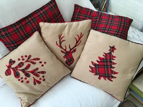 Handmade Christmas Pillows, Christmas Cushions Diy, Christmas Cushions Ideas, Christmas Cushions To Make, Christmas Pillow Ideas, Xmas Cushions, Christmas Pillows Diy, Xmas Pillows, Applique Cushions