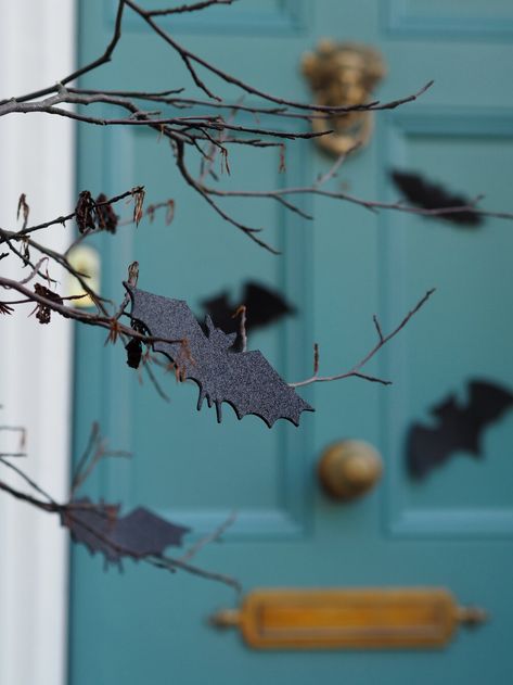 DIY Halloween decor. Foam bats from cricut craft. Fireplace Garland, Fir Cones, Indoor Wreath, Diy Halloween Decor, Diy Store, Diy Advent Calendar, Festive Wreath, Xmas Wreaths, Halloween Displays