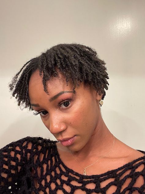 Microlocs On Short 4c Hair, Microlocs Short Hair, Very Short Micro Locs, Micro Locs Short Hair, Microlocs On Short Hair, Microlocs 4c Hair, Microlocs Starter Short, Starter Sisterlocks On Short Hair, 4c Microlocs