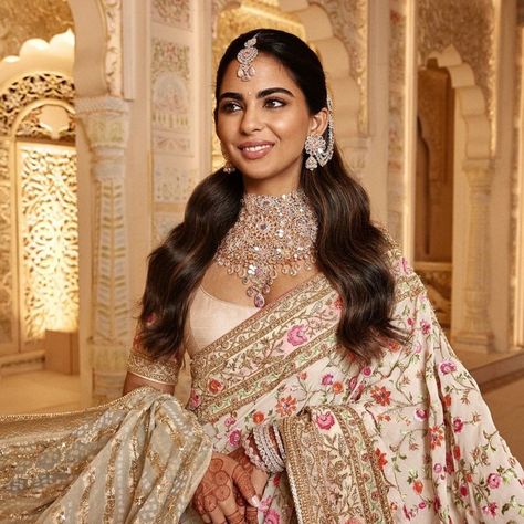 Kantilal Chhotalal (@kantilalchhotalal) • Instagram photos and videos Ambani Family, Isha Ambani, Ambani Wedding, Silver Jewellry, Icebox Cake Recipes, Kundan Jewellery Bridal, Expensive Diamond, Jewellery Bridal, Icebox Cake