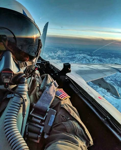 Air Force Fighter Pilot, Fighter Jet Cockpit, Pilot Fighter, Pilot Air Force, Fighter Jet Pilot, Jet Flying, Air Force Fighter Jets, Photo Avion, Pilot Airplane