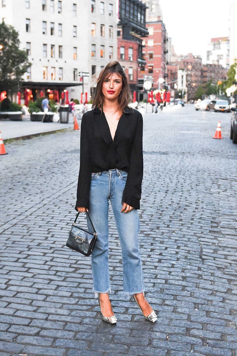 How French Girls Do Denim Jeanne Damas Style, Capsule Dressing, French Summer, Looks Jeans, French Street Fashion, Jeanne Damas, French Girl Style, Mode Jeans, Woman's Fashion