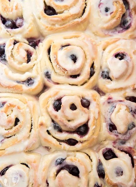 Blueberry Sweet Rolls, Blueberry Cinnamon Rolls, Fluffy Rolls, Bread Sweet, Sweet Roll Recipe, Citrus Recipes, Blueberry Desserts, Like Mother Like Daughter, Roll Recipes