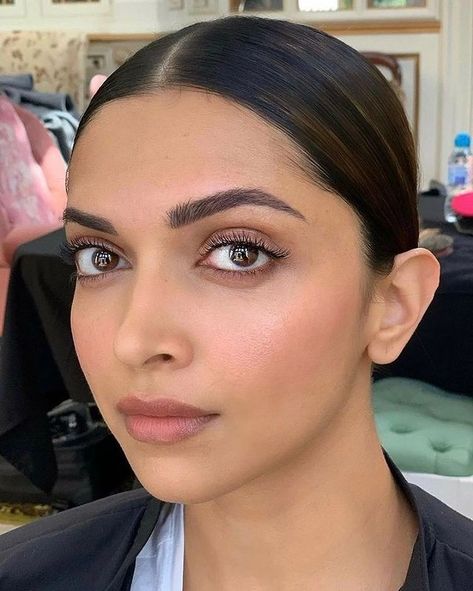 Velvety smooth blush on @deepikapadukone’s spotless skin 😍#makeup #makeuplooks #deepikapadukone #beauty #hairstyle #sleekbun Deepika Padukone Makeup, Olive Skin Makeup, Deepika Padukone Hair, Indian Skin Makeup, Indian Makeup Looks, Celebs Without Makeup, Minimal Makeup Look, Brown Girls Makeup, Light Makeup Looks