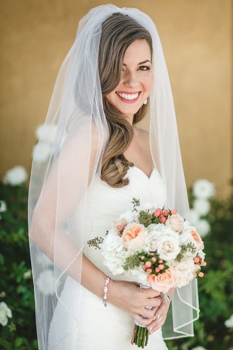 Love this bride's fingertip veil and soft peach bouquet // Anita Martin Photography Romantic Wedding Veil, Ash Photography, Veil Hair, Fingertip Length Veil, Wedding Hairstyles And Makeup, Diy Wedding Hair, Fingertip Veil, Wedding Hairstyles With Veil, Veil Hairstyles