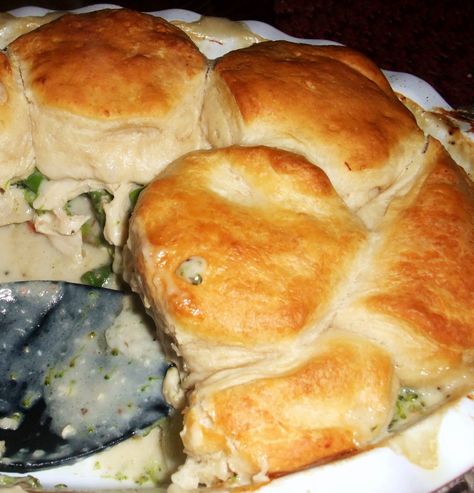 Rosie's Country Baking: Easy Chicken Pot Pie with Grands Biscuit Topping Chicken Pot Pie Recipe With Biscuits, Country Baking, Grand Biscuit Recipes, Casserole Meals, Biscuit Chicken Pot Pie, Crockpot Chicken Pot Pie, Easy Chicken Pot Pie Recipe, Winter Dinners, Pot Pie Casserole