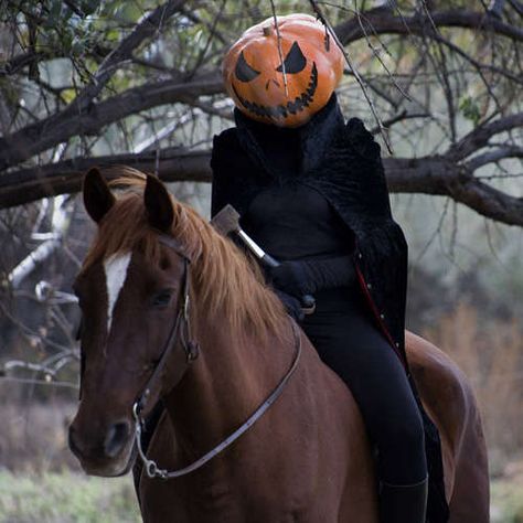 how to make Headless Horseman costume (Christopher wants this) Headless Horsewoman, Headless Horseman Costume, Horse Halloween Costumes, Halloween Pics, Black Dress Coat, The Legend Of Sleepy Hollow, Legend Of Sleepy Hollow, Headless Horseman, Halloween Ii