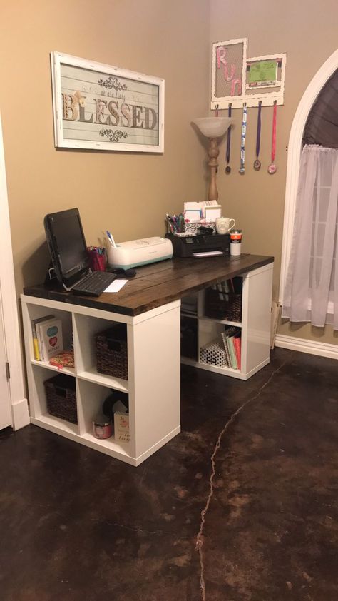 Diy Craft Desk, Diy Crafts Desk, Desk Diy, Farmhouse Side Table, Craft Desk, Craft Room Office, Diy Desk, Design Case, Computer Desk