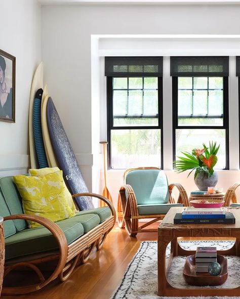 Hawaiian. Beach. Bungalow. Storied art, heirloom furnishings, and color color color! We can’t get enough of this inviting space. The hat collections-as-art are so fun and truly brilliant. @meleana_hawaii says of her colorful, layered family home “If something gives you joy and feels right, then it is probably meant to work together in some way.” We couldn’t agree more 🌈✨ Via @dominomag Photos @marikoreed #roomswelove #colorfulinteriors #interiordesign #inspiration Hawaii Cottage Interior, Hawaiian Apartment, Hawaii House Hawaiian Homes, Beach House Hawaii, Hawaii Condo, Surf Cottage, Hawaii Beach House, Hawaiian Home Decor, Plants Greenhouse